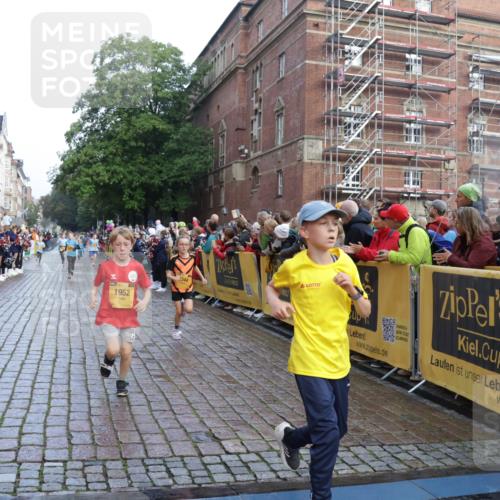 13.09.2026 - Kiel Lauf Yannick Fuchs http://msf.ph/oto/10281518 13.09.2026 08:55:14 Ziel 114, 471, 1109, 1297, 1489, 1768, 3218, 3219, 3863, 5212, 5225, 5860, 6206, 6570, 7222, 7917, 8546, 9216, 10222, 10604, 10716, 10817, 10822, 11071, 11235, 11400, 11573, 12291, 12349, 159, 495, 561, 744, 820, 889, 1450, 1701, 2139, 2699, 2754, 2770, 2773, 3457, 4069, 4227, 4348, 4828, 5454, 6574, 6607, 6737, 7877, 9045, 9163, 9533, 10279, 10447, 10488, 11071, 11133, 11263, 11330, 11433, 11464, 11470, 11780, 12654, 329, 589, 1106, 1952, 2023, 3356, 3693, 7072 meine-sportfotos.de