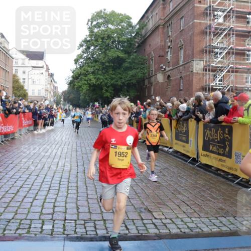13.09.2026 - Kiel Lauf Yannick Fuchs http://msf.ph/oto/10281525 13.09.2026 08:55:15 Ziel 114, 471, 1109, 1297, 1489, 1768, 3218, 3219, 3356, 3693, 3863, 5212, 5225, 5860, 6206, 6570, 7072, 7222, 7917, 8546, 9216, 10222, 10604, 10716, 10817, 10822, 11235, 11400, 11573, 12291, 12349, 159, 495, 561, 744, 820, 889, 1450, 1701, 2139, 2699, 2754, 2770, 2773, 3457, 4069, 4227, 4348, 4828, 5454, 6570, 6574, 6607, 6737, 7877, 7917, 9045, 9163, 9533, 10279, 10447, 10488, 11071, 11133, 11263, 11330, 11433, 11464, 11470, 11780, 12349, 12654, 329, 589, 1106, 1952, 2023 meine-sportfotos.de