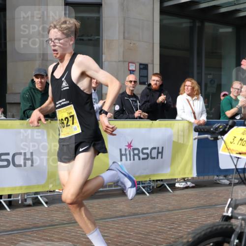 13.09.2026 - 21. swb-Marathon Bremen Strokosch-Dieckow http://msf.ph/oto/10281532 13.09.2026 10:27:07 Ziel 13502, 13627 meine-sportfotos.de