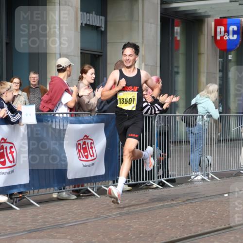 13.09.2026 - 21. swb-Marathon Bremen Strokosch-Dieckow http://msf.ph/oto/10281591 13.09.2026 10:28:14 Ziel 12272, 13515, 13547, 13567, 13593, 13635, 13501 meine-sportfotos.de