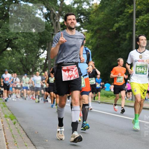 13.09.2026 - 21. swb-Marathon Bremen TobiasT http://msf.ph/oto/10281663 13.09.2026 11:56:29 Laufen 464, 4805, 8377, 2, 5443 meine-sportfotos.de