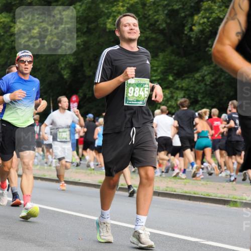 13.09.2026 - 21. swb-Marathon Bremen TobiasT http://msf.ph/oto/10281689 13.09.2026 11:56:35 Laufen 7357, 9845, 21 meine-sportfotos.de