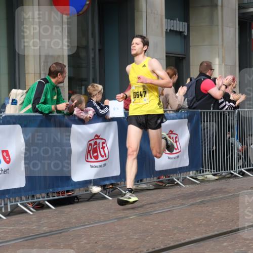 13.09.2026 - 21. swb-Marathon Bremen Strokosch-Dieckow http://msf.ph/oto/10281721 13.09.2026 10:28:33 Ziel 13567, 13593, 13614, 13624, 12272, 13501, 13515, 13547, 13567, 13635 meine-sportfotos.de