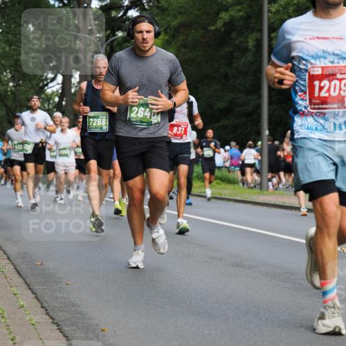 13.09.2026 - 21. swb-Marathon Bremen TobiasT http://msf.ph/oto/10281726 13.09.2026 11:56:49 Laufen 412, 31, 7268, 2640, 831, 1209 meine-sportfotos.de
