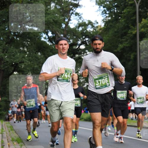 13.09.2026 - 21. swb-Marathon Bremen TobiasT http://msf.ph/oto/10281755 13.09.2026 11:57:02 Laufen 9721, 21, 44, 3706, 8759, 3655, 3634 meine-sportfotos.de