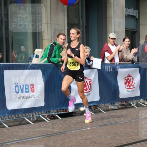 13.09.2026 - 21. swb-Marathon Bremen Strokosch-Dieckow http://msf.ph/oto/10281772 13.09.2026 10:28:38 Ziel 13593, 13604, 13614, 13624, 12272, 13515, 13547, 13567, 13593, 13635 meine-sportfotos.de