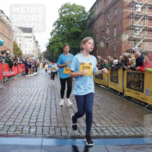 13.09.2026 - Kiel Lauf Yannick Fuchs http://msf.ph/oto/10281779 13.09.2026 08:55:34 Ziel 329, 1106, 1952, 2344, 2453, 2642, 4122, 4760, 4761, 4966, 5932, 7207, 7601, 7852, 7907, 7929, 9344, 10271, 11657, 12219, 12530, 12712, 114, 471, 495, 589, 889, 1106, 1109, 1297, 1450, 1489, 1768, 2023, 2026, 2272, 2773, 2932, 3218, 3219, 3356, 3693, 3863, 4359, 4760, 4761, 4828, 5212, 5225, 5860, 6206, 6268, 6570, 7072, 7222, 7917, 8027, 8546, 9216, 10222, 10604, 10716, 10817, 10822, 11071, 11235, 11400, 11469, 11573, 12349, 277, 1150, 1160, 1310 meine-sportfotos.de