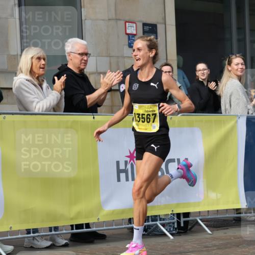 13.09.2026 - 21. swb-Marathon Bremen Strokosch-Dieckow http://msf.ph/oto/10281791 13.09.2026 10:28:39 Ziel 10597, 13604, 13614, 13624, 12272, 13515, 13547, 13567, 13593, 13635 meine-sportfotos.de