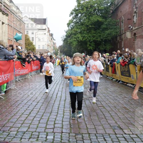13.09.2026 - Kiel Lauf Yannick Fuchs http://msf.ph/oto/10281817 13.09.2026 08:55:39 Ziel 1150, 1952, 2344, 2453, 2642, 2998, 4122, 5932, 7748, 7852, 7929, 9033, 9302, 10227, 10271, 10818, 11439, 11657, 12198, 12530, 12712, 114, 329, 471, 589, 1106, 1109, 1297, 1489, 1768, 2023, 2026, 2272, 2932, 3218, 3219, 3356, 3693, 3863, 4359, 4760, 4761, 4966, 5212, 5225, 5860, 6206, 6268, 6570, 7072, 7207, 7222, 7601, 7852, 7907, 7917, 8027, 8546, 9216, 9344, 10222, 10604, 10716, 10817, 10822, 11071, 11235, 11400, 11469, 11573, 12219, 12349, 277, 1160, 1310 meine-sportfotos.de