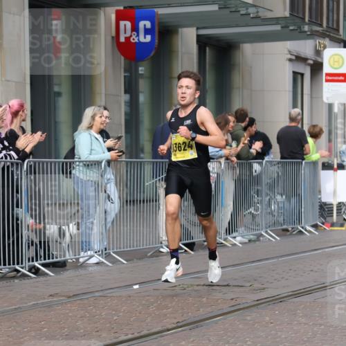 13.09.2026 - 21. swb-Marathon Bremen Strokosch-Dieckow http://msf.ph/oto/10281840 13.09.2026 10:28:47 Ziel 10597, 13604, 13614, 13515, 13547, 13567, 13593, 13624 meine-sportfotos.de