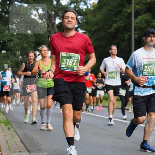 13.09.2026 - 21. swb-Marathon Bremen TobiasT http://msf.ph/oto/10281848 13.09.2026 11:57:38 Laufen 1412, 3187, 21, 26, 6, 6772, 21, 2570, 7966, 15 meine-sportfotos.de