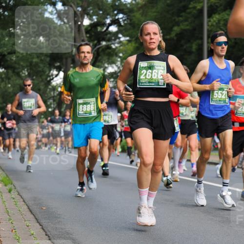 13.09.2026 - 21. swb-Marathon Bremen TobiasT http://msf.ph/oto/10281905 13.09.2026 11:57:55 Laufen 266, 8886, 953, 2666, 21, 5521 meine-sportfotos.de