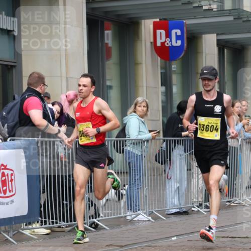 13.09.2026 - 21. swb-Marathon Bremen Strokosch-Dieckow http://msf.ph/oto/10281915 13.09.2026 10:29:07 Ziel 11234, 13517, 13542, 13557, 10597, 13604, 13614, 13624 meine-sportfotos.de