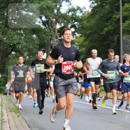 13.09.2026 - 21. swb-Marathon Bremen TobiasT http://msf.ph/oto/10281921 13.09.2026 11:58:02 Laufen 8057, 1904, 876, 4563, 9088 meine-sportfotos.de
