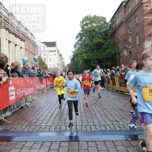 13.09.2026 - Kiel Lauf Yannick Fuchs http://msf.ph/oto/10281936 13.09.2026 08:55:49 Ziel 277, 645, 1150, 1160, 1249, 1310, 1712, 2998, 3253, 3358, 4545, 4682, 4755, 5289, 5297, 5547, 5876, 6290, 7748, 8960, 9033, 9302, 10188, 10227, 10818, 10934, 11439, 12198, 114, 329, 589, 1106, 1109, 1297, 1489, 1952, 2023, 2026, 2272, 2344, 2453, 2642, 2932, 3218, 3356, 3693, 4122, 4359, 4760, 4761, 4966, 5225, 5860, 5932, 6268, 7072, 7207, 7222, 7601, 7852, 7907, 7929, 8027, 9216, 9344, 10222, 10271, 10604, 10716, 11400, 11469, 11657, 12219, 12712, 74, 76, 114 meine-sportfotos.de