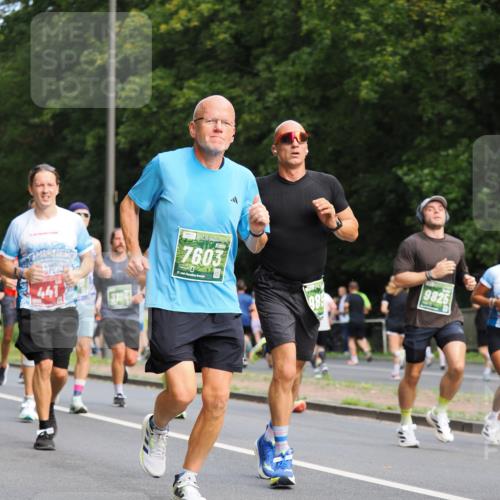 13.09.2026 - 21. swb-Marathon Bremen TobiasT http://msf.ph/oto/10281979 13.09.2026 11:58:24 Laufen 441, 3124, 410, 7603, 21, 98, 9825 meine-sportfotos.de