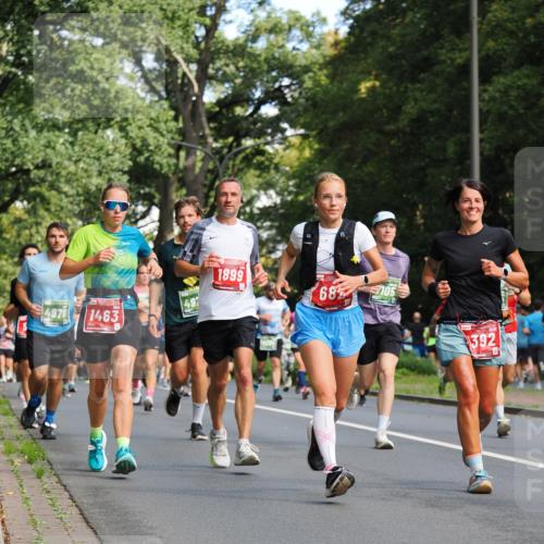 13.09.2026 - 21. swb-Marathon Bremen TobiasT http://msf.ph/oto/10282037 13.09.2026 11:58:50 Laufen 4978, 1463, 49, 1899, 68, 105, 392 meine-sportfotos.de