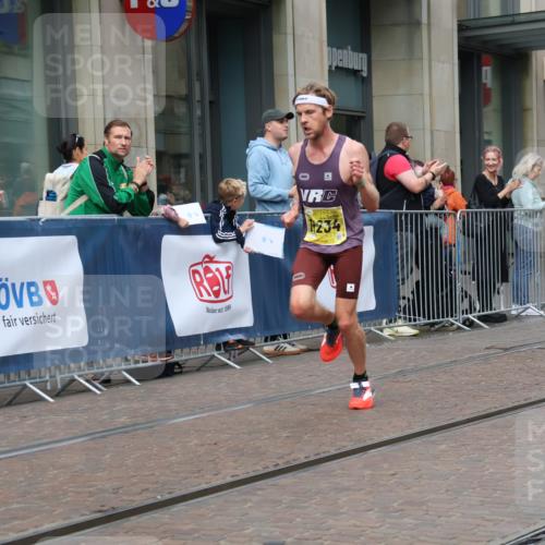 13.09.2026 - 21. swb-Marathon Bremen Strokosch-Dieckow http://msf.ph/oto/10282077 13.09.2026 10:29:34 Ziel 13510, 13579, 13623, 11234, 13517, 13542, 13557, 13623 meine-sportfotos.de