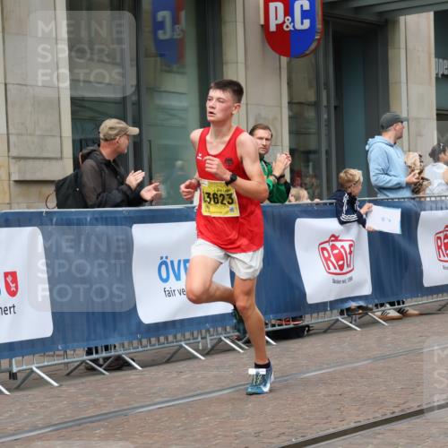 13.09.2026 - 21. swb-Marathon Bremen Strokosch-Dieckow http://msf.ph/oto/10282121 13.09.2026 10:29:40 Ziel 11234, 13510, 13517, 13542, 13557, 13579, 13623 meine-sportfotos.de
