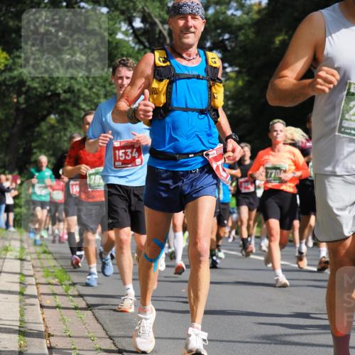 13.09.2026 - 21. swb-Marathon Bremen TobiasT http://msf.ph/oto/10282124 13.09.2026 11:59:56 Laufen 78, 1534, 770, 5666, 21 meine-sportfotos.de
