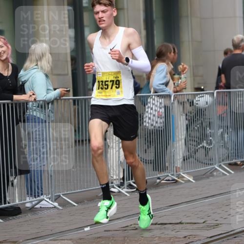 13.09.2026 - 21. swb-Marathon Bremen Strokosch-Dieckow http://msf.ph/oto/10282128 13.09.2026 10:29:42 Ziel 13561, 11234, 13510, 13517, 13542, 13557, 13579, 13623 meine-sportfotos.de