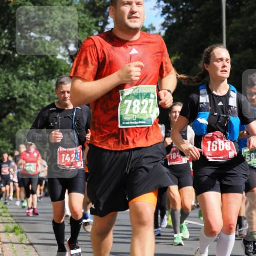 13.09.2026 - 21. swb-Marathon Bremen TobiasT http://msf.ph/oto/10282142 13.09.2026 11:59:59 Laufen 1429, 7827, 21, 20, 184, 1608, 126, 592 meine-sportfotos.de