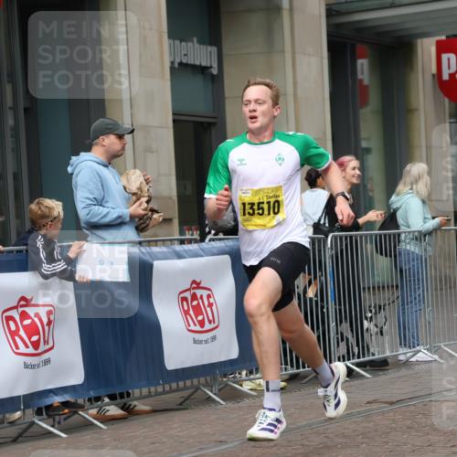 13.09.2026 - 21. swb-Marathon Bremen Strokosch-Dieckow http://msf.ph/oto/10282162 13.09.2026 10:29:45 Ziel 13561, 11234, 13510, 13542, 13579, 13623 meine-sportfotos.de