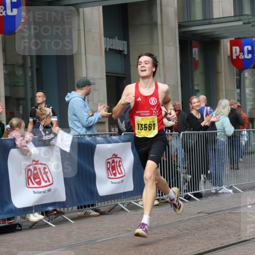 13.09.2026 - 21. swb-Marathon Bremen Strokosch-Dieckow http://msf.ph/oto/10282207 13.09.2026 10:30:14 Ziel 12458, 13576, 13603, 13522, 13561, 13569 meine-sportfotos.de