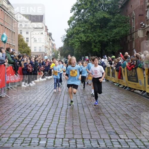 13.09.2026 - Kiel Lauf Yannick Fuchs http://msf.ph/oto/10282218 13.09.2026 08:56:09 Ziel 74, 76, 234, 669, 808, 1126, 1346, 1444, 1581, 2143, 2197, 2685, 3179, 3350, 3409, 3454, 5012, 5259, 5687, 5759, 6003, 6212, 6232, 6738, 7155, 7390, 7489, 7816, 8527, 9374, 9930, 9935, 10803, 11376, 11995, 12138, 12242, 12557, 277, 547, 645, 1150, 1160, 1249, 1310, 1712, 2453, 2711, 2998, 3253, 3358, 3409, 4122, 4545, 4682, 4755, 5289, 5297, 5547, 5781, 5876, 6290, 7748, 7929, 9033, 9302, 10227, 10271, 10818, 11439, 11657, 12712, 3750, 4023, 5545, 5823, 329, 7207, 7601 meine-sportfotos.de