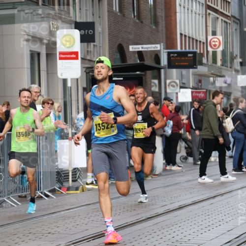 13.09.2026 - 21. swb-Marathon Bremen Strokosch-Dieckow http://msf.ph/oto/10282222 13.09.2026 10:30:16 Ziel 12458, 13603, 13522, 13561, 13569, 13576 meine-sportfotos.de