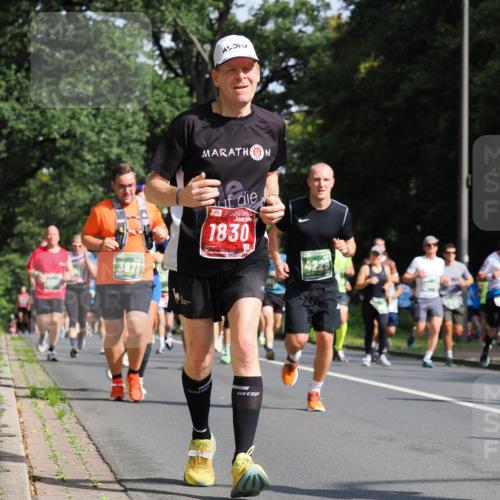 13.09.2026 - 21. swb-Marathon Bremen TobiasT http://msf.ph/oto/10282249 13.09.2026 12:00:35 Laufen 3871, 1830, 4229 meine-sportfotos.de