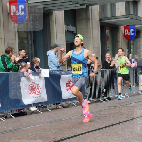 13.09.2026 - 21. swb-Marathon Bremen Strokosch-Dieckow http://msf.ph/oto/10282251 13.09.2026 10:30:17 Ziel 12458, 13603, 13522, 13561, 13569, 13576 meine-sportfotos.de