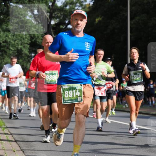 13.09.2026 - 21. swb-Marathon Bremen TobiasT http://msf.ph/oto/10282270 13.09.2026 12:00:40 Laufen 9896, 2202, 6914, 21, 246, 5599 meine-sportfotos.de