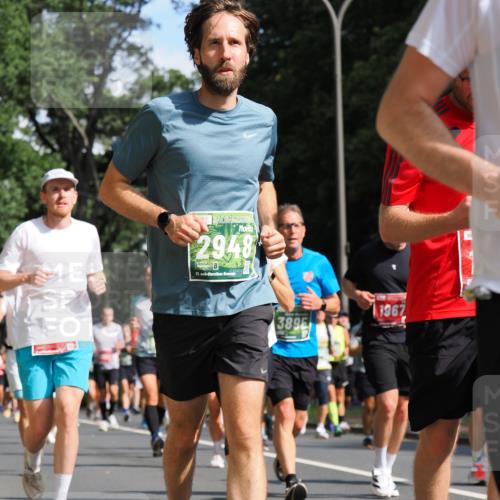 13.09.2026 - 21. swb-Marathon Bremen TobiasT http://msf.ph/oto/10282288 13.09.2026 12:00:45 Laufen 2948, 21, 24, 3895, 1967 meine-sportfotos.de