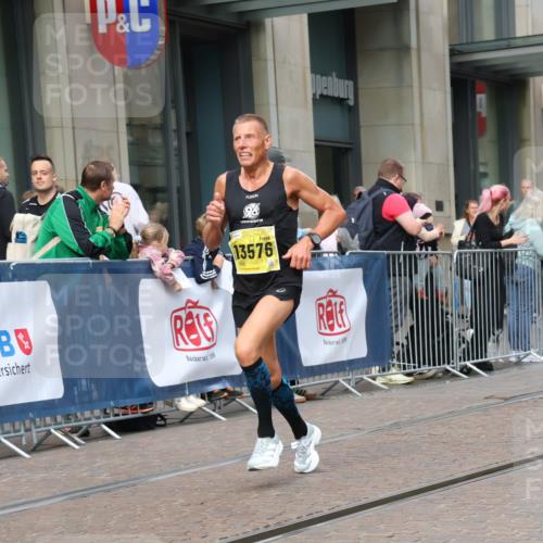 13.09.2026 - 21. swb-Marathon Bremen Strokosch-Dieckow http://msf.ph/oto/10282295 13.09.2026 10:30:20 Ziel 12458, 13537, 13603, 13522, 13561, 13569, 13576 meine-sportfotos.de