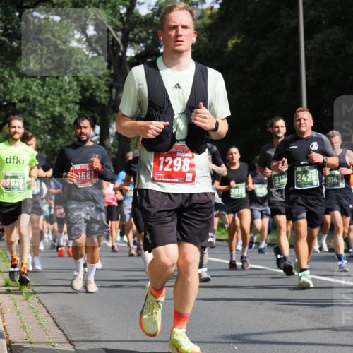 13.09.2026 - 21. swb-Marathon Bremen TobiasT http://msf.ph/oto/10282299 13.09.2026 12:00:51 Laufen 1561, 1298, 21, 26, 313, 2426, 3828, 3143 meine-sportfotos.de