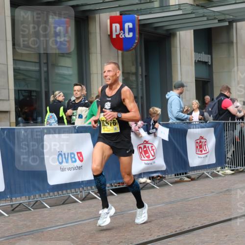 13.09.2026 - 21. swb-Marathon Bremen Strokosch-Dieckow http://msf.ph/oto/10282301 13.09.2026 10:30:20 Ziel 12458, 13537, 13603, 13522, 13561, 13569, 13576 meine-sportfotos.de