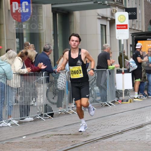 13.09.2026 - 21. swb-Marathon Bremen Strokosch-Dieckow http://msf.ph/oto/10282334 13.09.2026 10:30:33 Ziel 12458, 13537, 13554, 13630, 13522, 13569, 13576, 13603 meine-sportfotos.de