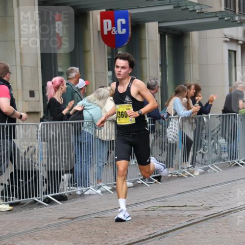 13.09.2026 - 21. swb-Marathon Bremen Strokosch-Dieckow http://msf.ph/oto/10282340 13.09.2026 10:30:34 Ziel 12458, 13537, 13554, 13572, 13630, 12458, 13522, 13569, 13576, 13603 meine-sportfotos.de