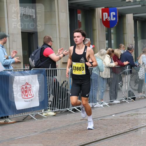 13.09.2026 - 21. swb-Marathon Bremen Strokosch-Dieckow http://msf.ph/oto/10282347 13.09.2026 10:30:34 Ziel 12458, 13537, 13554, 13572, 13630, 12458, 13522, 13569, 13576, 13603 meine-sportfotos.de