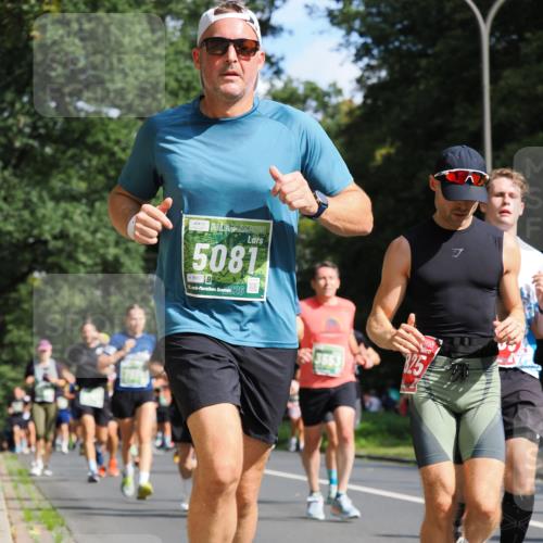 13.09.2026 - 21. swb-Marathon Bremen TobiasT http://msf.ph/oto/10282348 13.09.2026 12:01:04 Laufen 5081, 8667, 26, 3553 meine-sportfotos.de