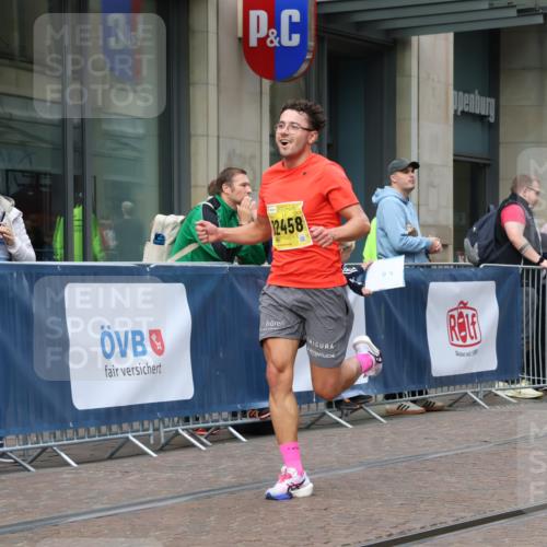 13.09.2026 - 21. swb-Marathon Bremen Strokosch-Dieckow http://msf.ph/oto/10282404 13.09.2026 10:30:38 Ziel 13537, 13554, 13572, 13602, 13630, 12458, 13569, 13576, 13603 meine-sportfotos.de