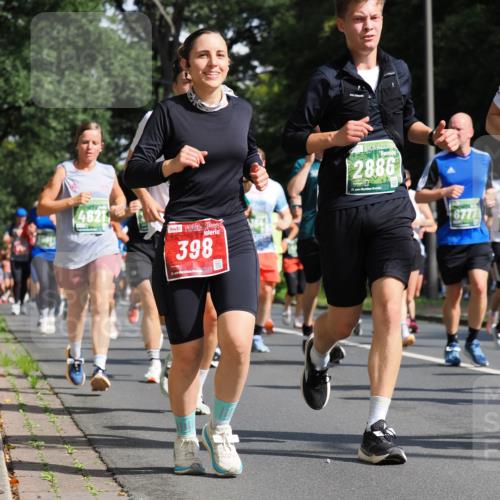 13.09.2026 - 21. swb-Marathon Bremen TobiasT http://msf.ph/oto/10282415 13.09.2026 12:01:22 Laufen 4621, 398, 21, 126, 2886, 21, 26 meine-sportfotos.de
