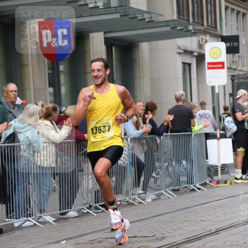 13.09.2026 - 21. swb-Marathon Bremen Strokosch-Dieckow http://msf.ph/oto/10282418 13.09.2026 10:30:49 Ziel 13572, 13602, 13630, 12458, 13537, 13554, 13603 meine-sportfotos.de