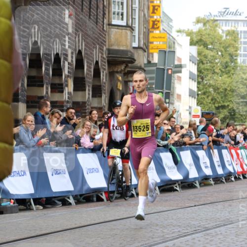 13.09.2026 - 21. swb-Marathon Bremen Strokosch-Dieckow http://msf.ph/oto/10282421 13.09.2026 10:26:45 Ziel 13525, 13502 meine-sportfotos.de