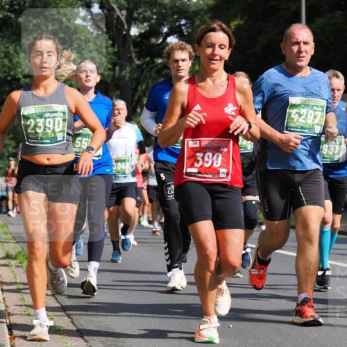 13.09.2026 - 21. swb-Marathon Bremen TobiasT http://msf.ph/oto/10282433 13.09.2026 12:01:27 Laufen 2390, 21, 126, 55, 3048, 390, 20, 4297, 21, 26 meine-sportfotos.de