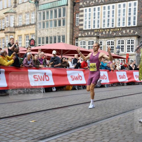 13.09.2026 - 21. swb-Marathon Bremen Strokosch-Dieckow http://msf.ph/oto/10282454 13.09.2026 10:26:47 Ziel 13525, 13502 meine-sportfotos.de
