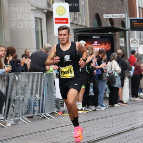 13.09.2026 - 21. swb-Marathon Bremen Strokosch-Dieckow http://msf.ph/oto/10282456 13.09.2026 10:30:52 Ziel 13571, 13572, 13602, 13630, 12458, 13537, 13554, 13603 meine-sportfotos.de