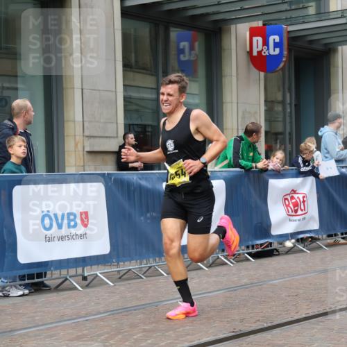 13.09.2026 - 21. swb-Marathon Bremen Strokosch-Dieckow http://msf.ph/oto/10282481 13.09.2026 10:30:55 Ziel 13571, 13572, 13602, 12458, 13537, 13554, 13603, 13630 meine-sportfotos.de