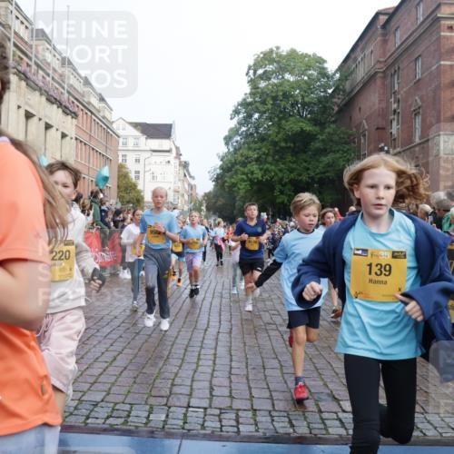 13.09.2026 - Kiel Lauf Yannick Fuchs http://msf.ph/oto/10282495 13.09.2026 08:56:26 Ziel 407, 470, 582, 758, 759, 1009, 1950, 2173, 2497, 2640, 2719, 3078, 3750, 4023, 4165, 4537, 4602, 5315, 5459, 5545, 5823, 6275, 6371, 6591, 7702, 7726, 7769, 7865, 7866, 8056, 8259, 8544, 8719, 8784, 8917, 9021, 9957, 10610, 11310, 11409, 11795, 12032, 74, 76, 234, 547, 669, 808, 1126, 1346, 1444, 1581, 2143, 2197, 2685, 2711, 3179, 3350, 3358, 3409, 3454, 4755, 5012, 5259, 5289, 5297, 5547, 5687, 5759, 5781, 6003, 6212, 6232, 7390, 9374 meine-sportfotos.de